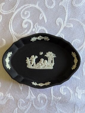 *Rare* Vintage Wedgwood Black and White Decorative Oval Dish with Cherub Relief